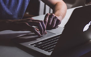 智能产品开发，从基础到创新，详细指南，标准流程，实现方法，行业应用，持续优化